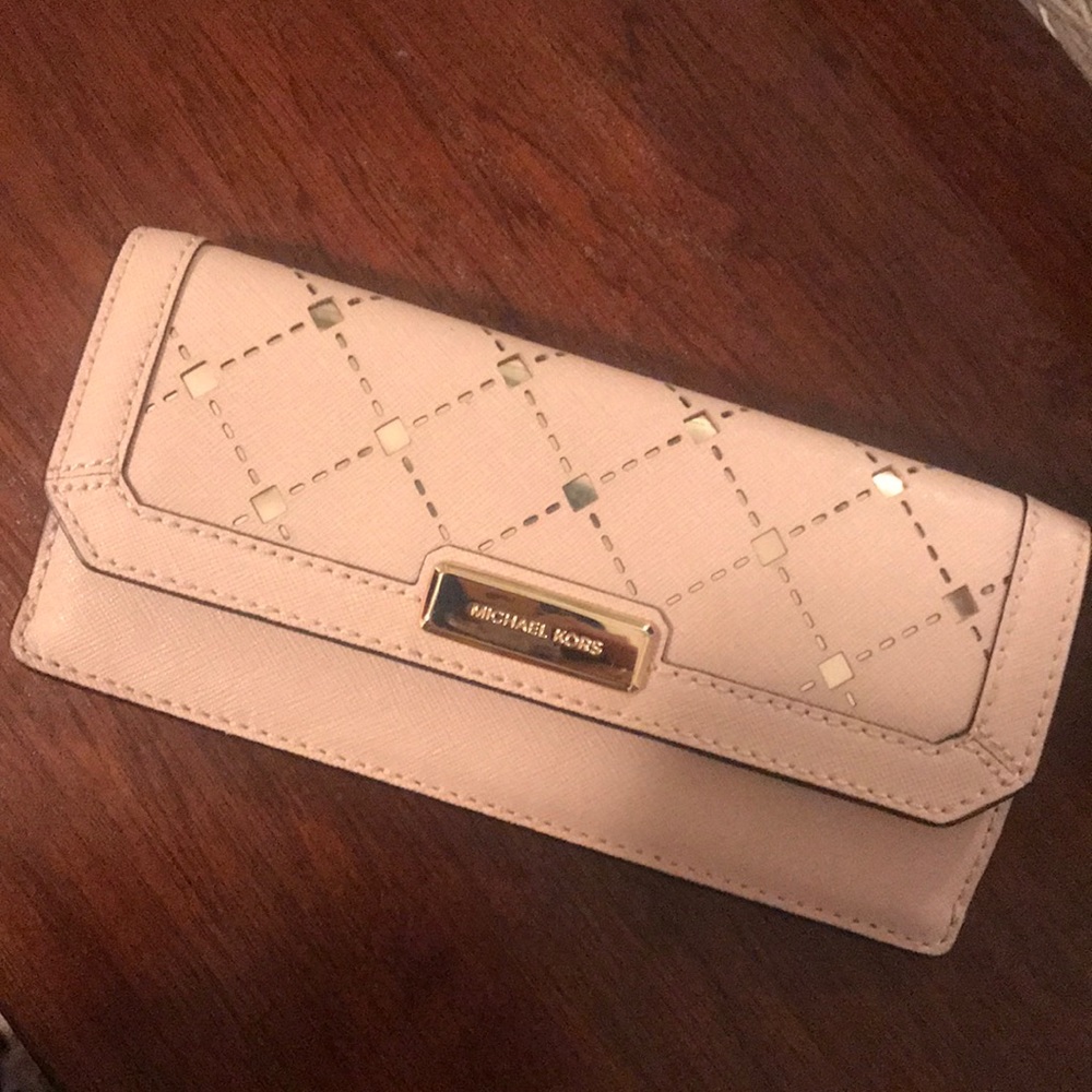 Blush Michael Kors wallet